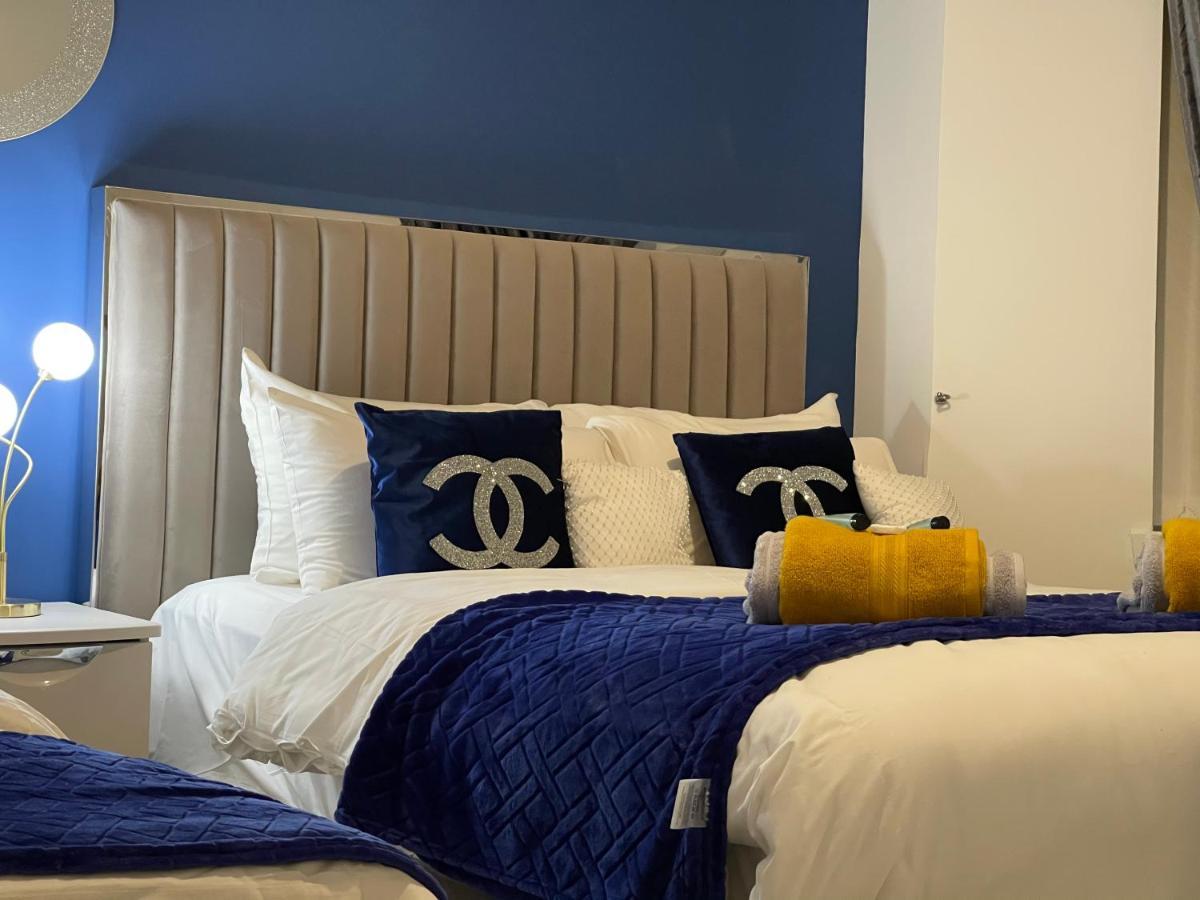 Hla Holytown Apartment Mossend Bagian luar foto
