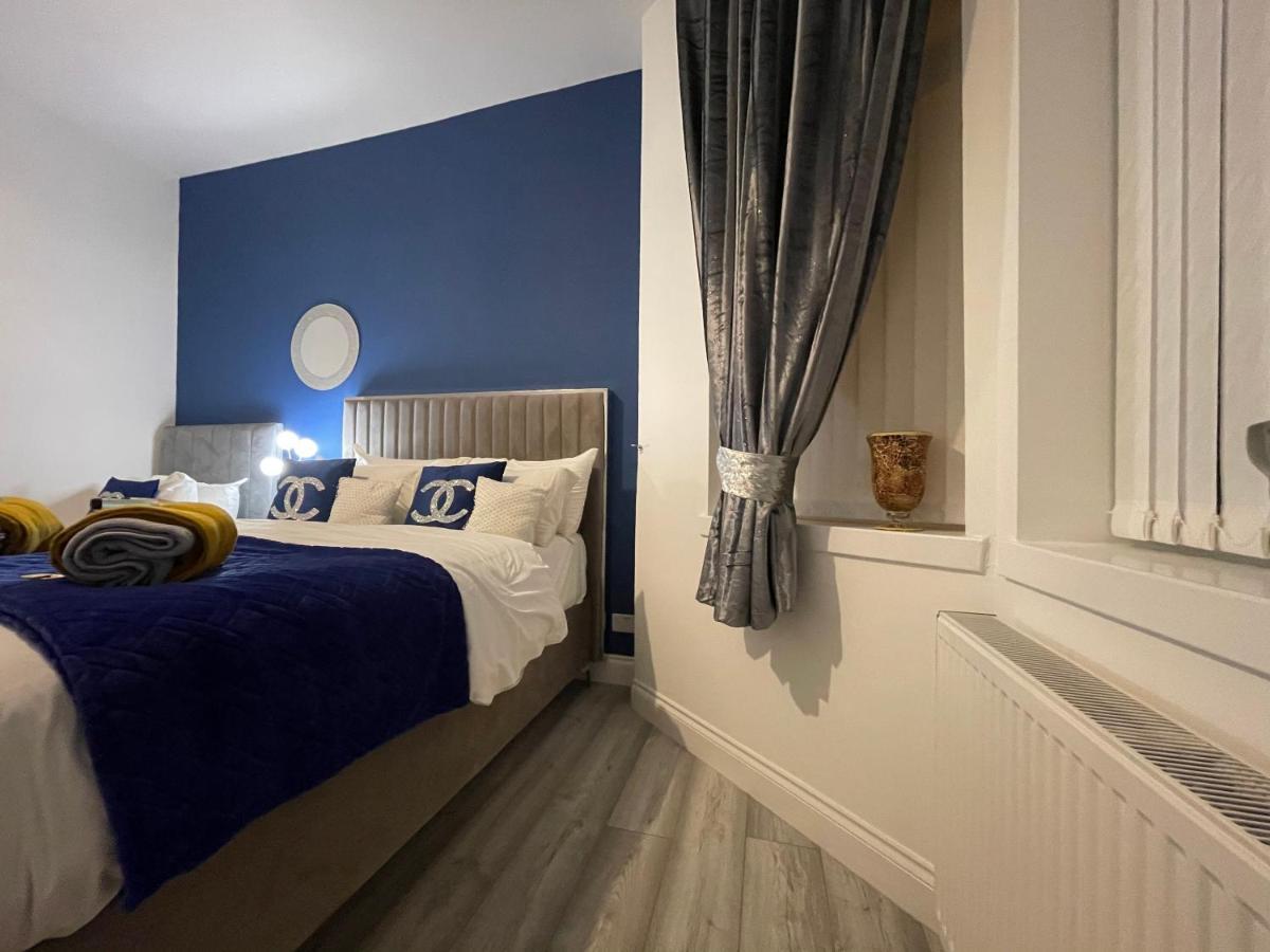 Hla Holytown Apartment Mossend Bagian luar foto