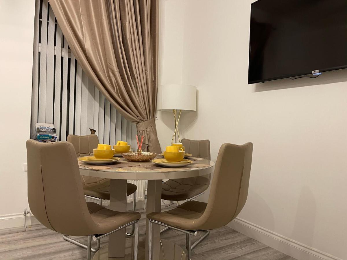 Hla Holytown Apartment Mossend Bagian luar foto