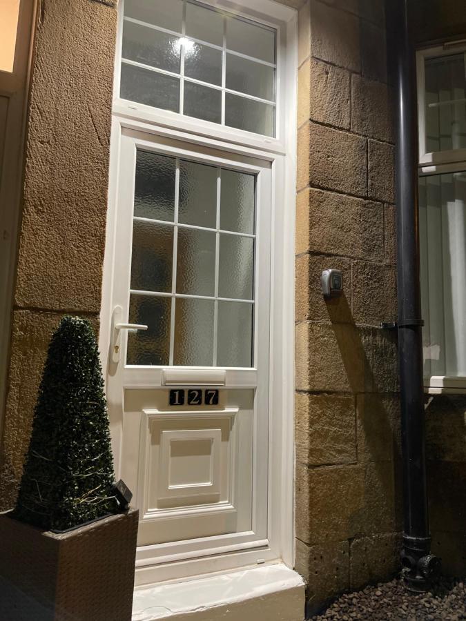 Hla Holytown Apartment Mossend Bagian luar foto