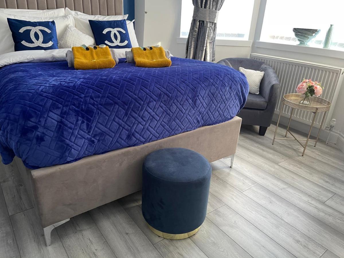 Hla Holytown Apartment Mossend Bagian luar foto